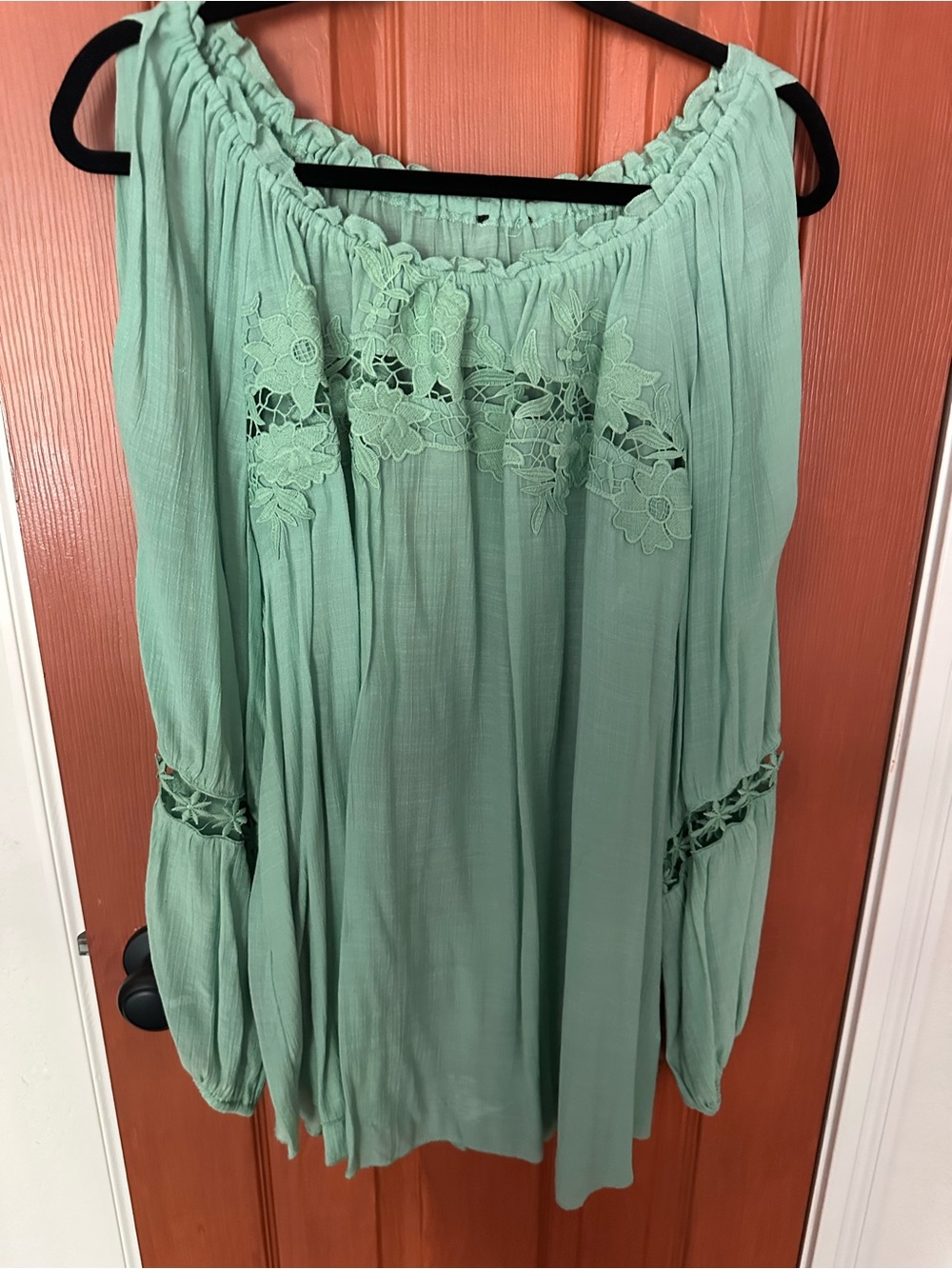 Melissa Paige Women’s Boho Lace-Trim cold Shoulder Top — Sage Green